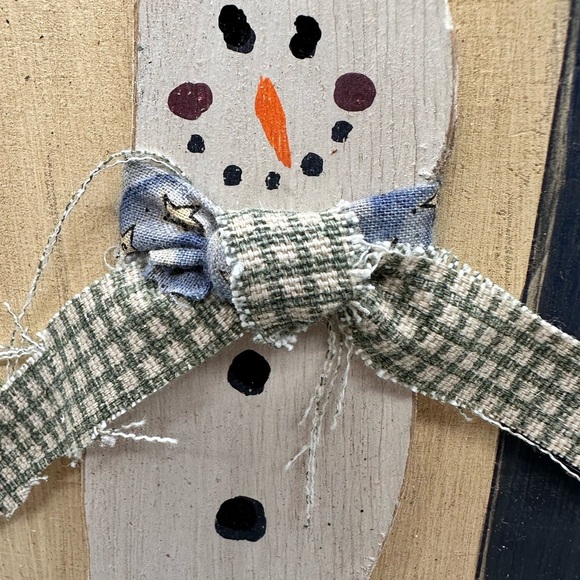 Vintage wooden Winter snowman sign - Picture 5 of 10